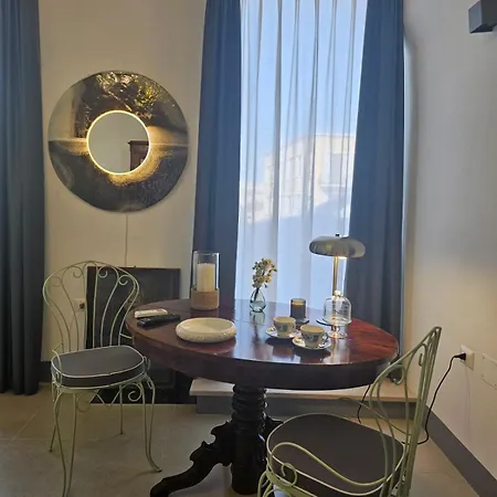 Piazza Garibaldi 아파트 *